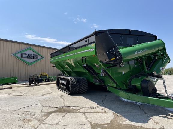 2021 Brent 2596 Grain Cart