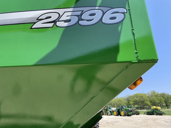 2021 Brent 2596 Grain Cart