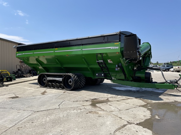 2021 Brent 2596 Grain Cart