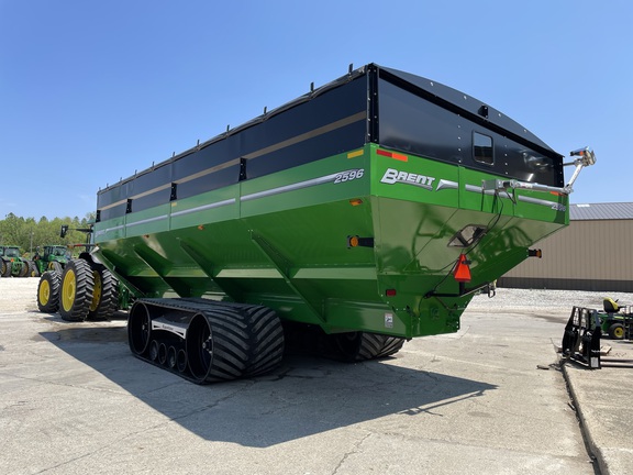 2021 Brent 2596 Grain Cart