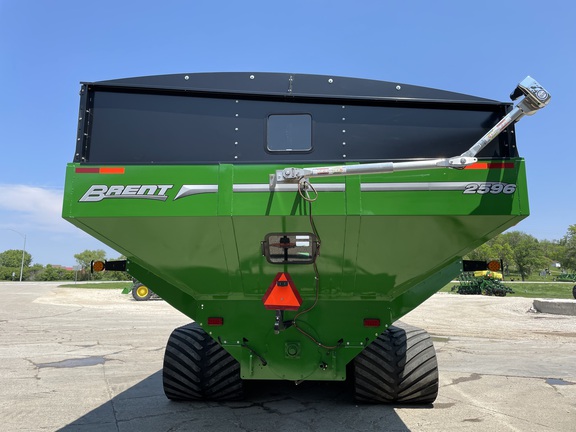 2021 Brent 2596 Grain Cart