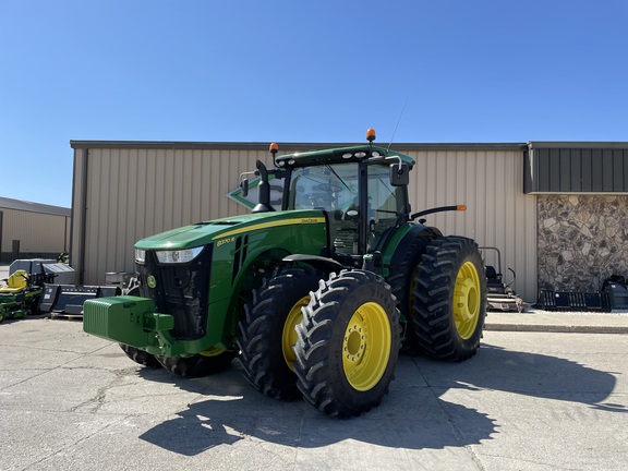 2014 John Deere 8370R Tractor