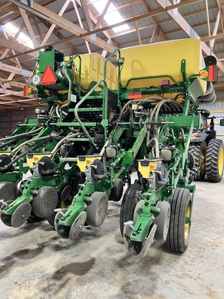 2022 John Deere 1795 Planter