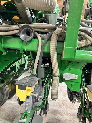 2022 John Deere 1795 Planter