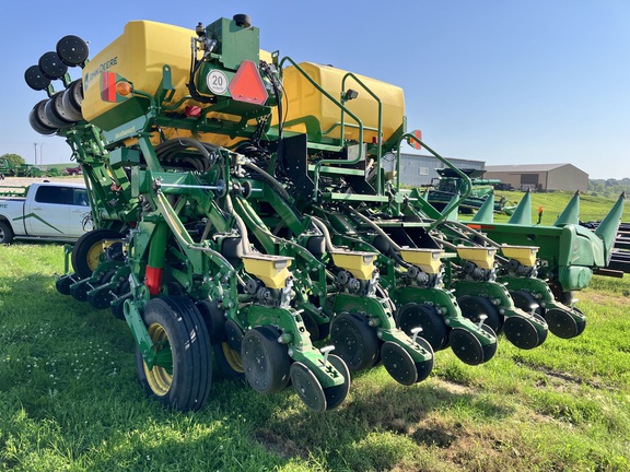 2022 John Deere 1795 Planter