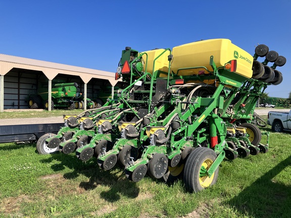 2022 John Deere 1795 Planter