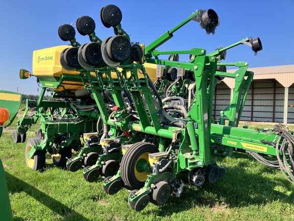 2022 John Deere 1795 Planter