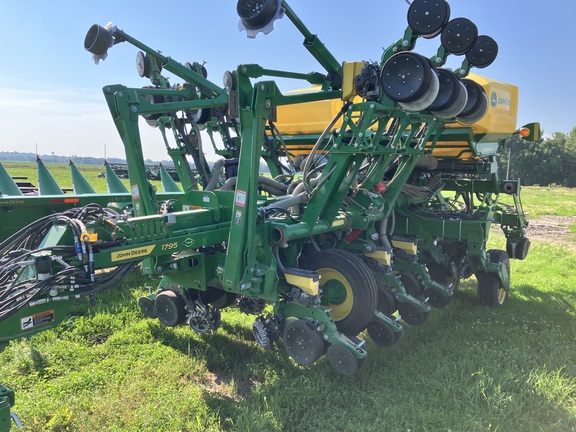 2022 John Deere 1795 Planter