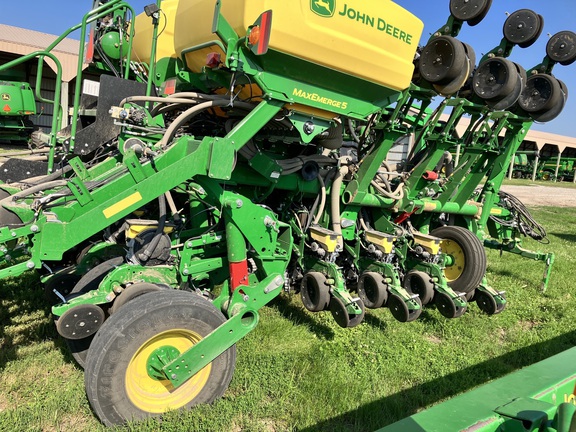 2022 John Deere 1795 Planter