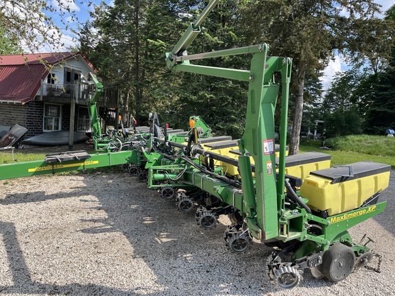 2014 John Deere 1760 Planter