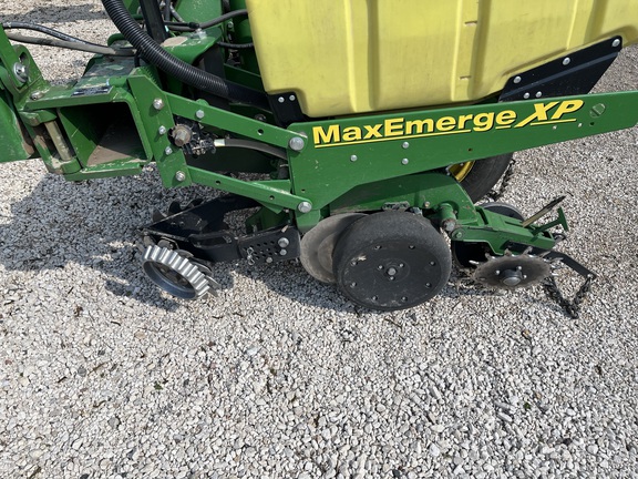 2014 John Deere 1760 Planter