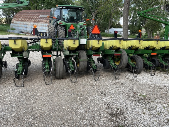 2014 John Deere 1760 Planter