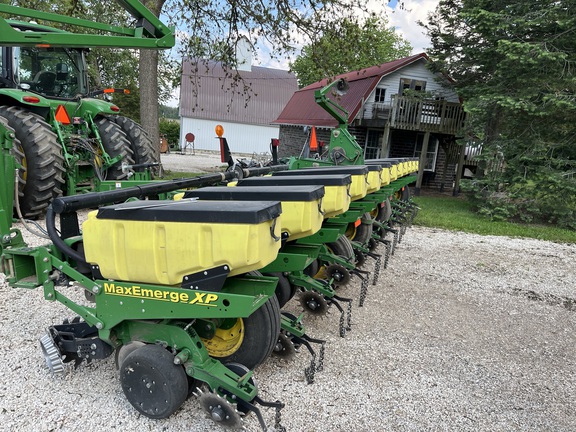 2014 John Deere 1760 Planter