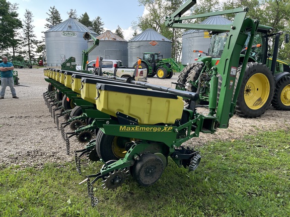 2014 John Deere 1760 Planter