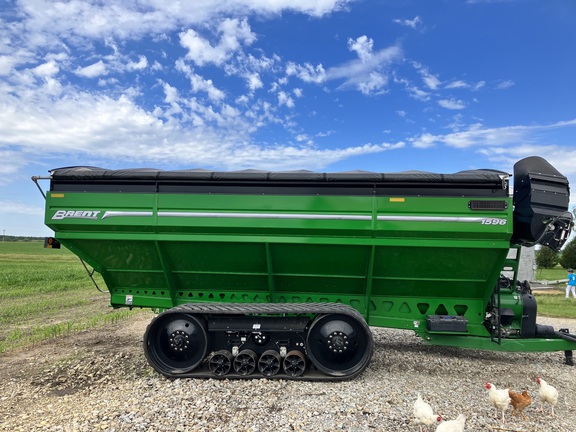 2021 Brent 1596 Grain Cart