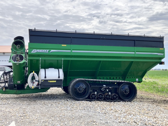 2021 Brent 1596 Grain Cart