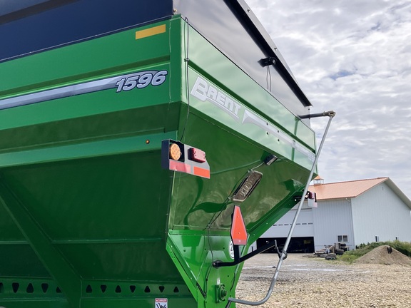 2021 Brent 1596 Grain Cart