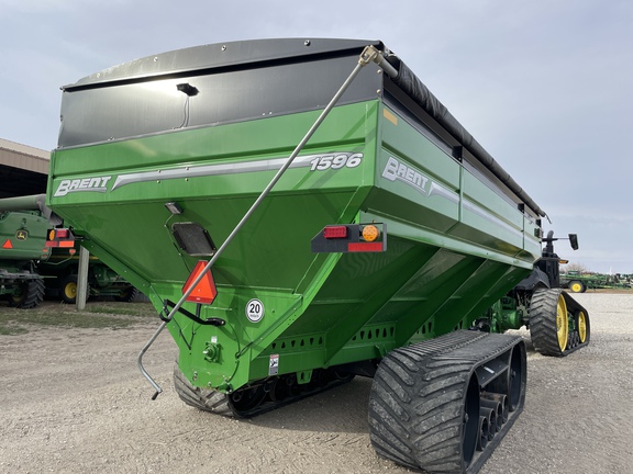 2021 Brent 1596 Grain Cart