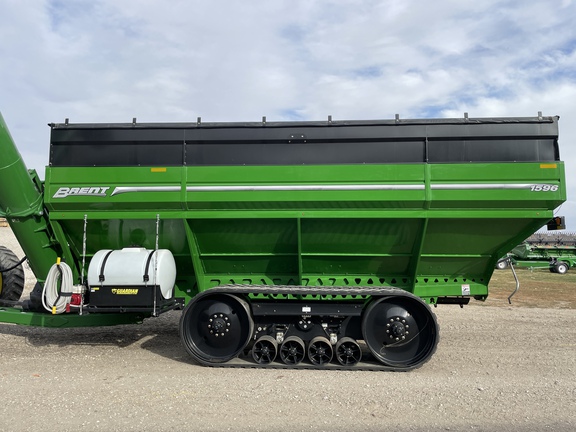 2021 Brent 1596 Grain Cart