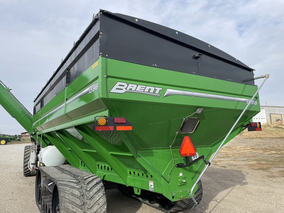 2021 Brent 1596 Grain Cart