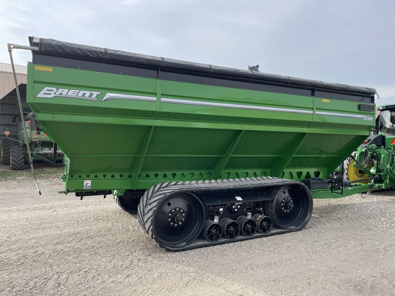 2021 Brent 1596 Grain Cart