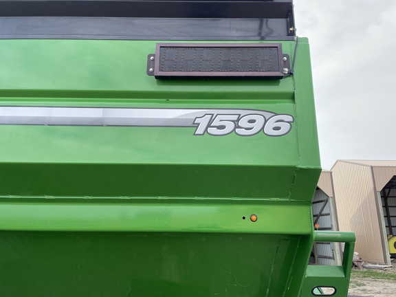 2021 Brent 1596 Grain Cart