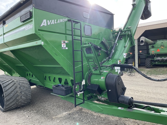 2021 Brent 1596 Grain Cart