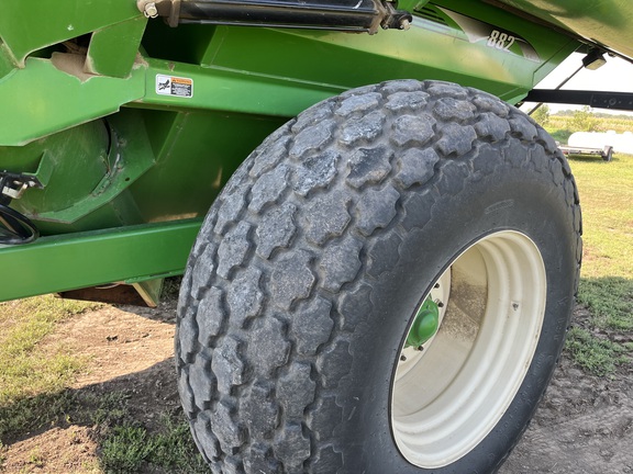 2010 Brent 882 Grain Cart