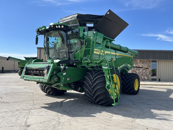 2022 John Deere X9 1000 Combine