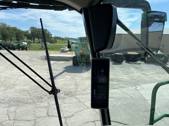 2022 John Deere X9 1000 Combine