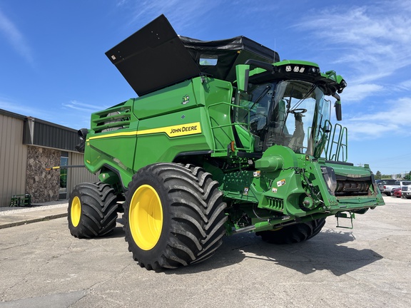 2022 John Deere X9 1000 Combine