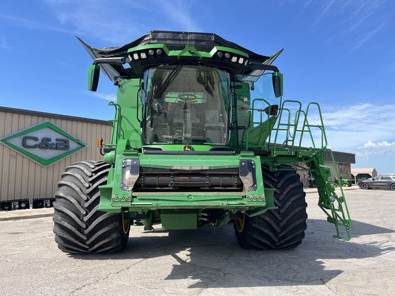 2022 John Deere X9 1000 Combine