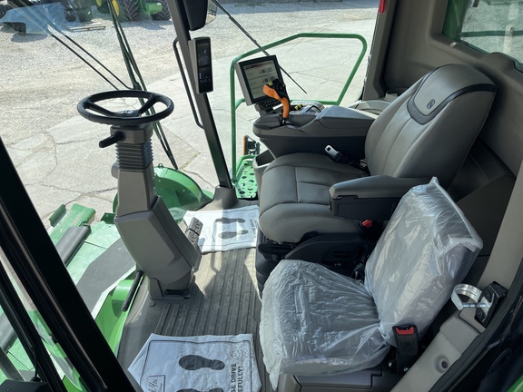 2022 John Deere X9 1000 Combine