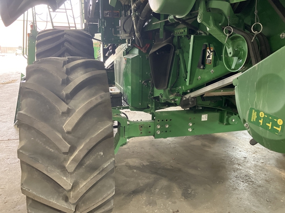 2017 John Deere S680 Combine