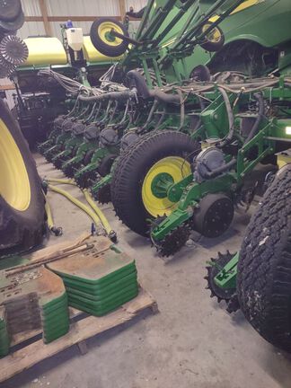 2008 John Deere 1770NT CCS Planter