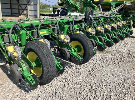 2008 John Deere 1770NT CCS Planter