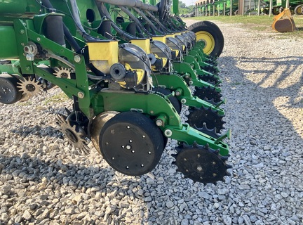 2008 John Deere 1770NT CCS Planter