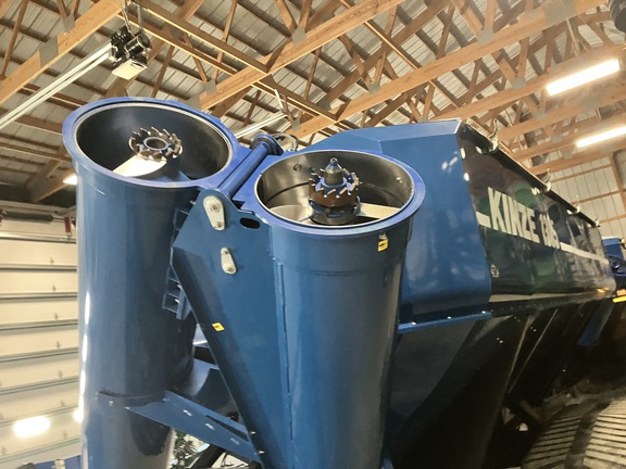 2021 Kinze 1305 Grain Cart