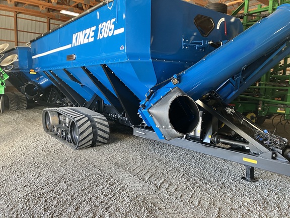 2021 Kinze 1305 Grain Cart