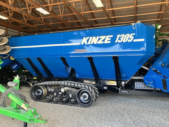 2021 Kinze 1305 Grain Cart