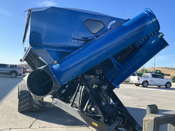 2021 Kinze 1305 Grain Cart