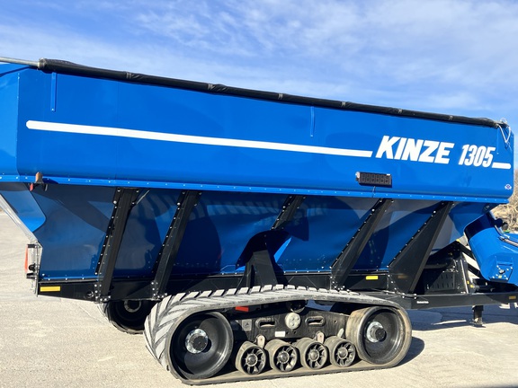 2021 Kinze 1305 Grain Cart