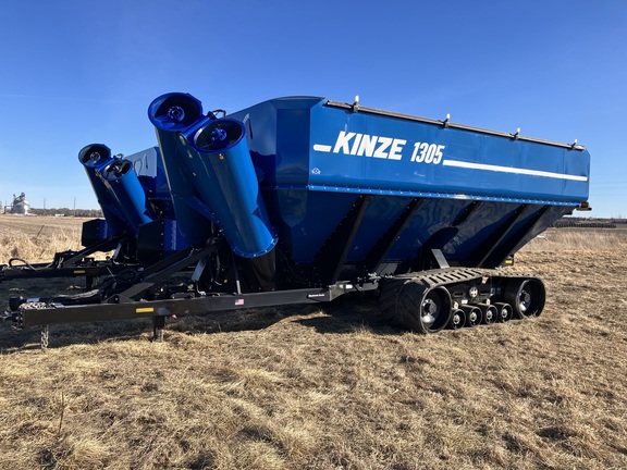 2021 Kinze 1305 Grain Cart