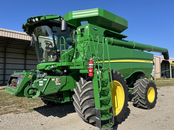 2022 John Deere S770 Combine