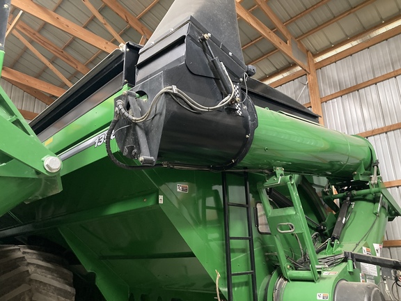 2018 Brent 1396 Grain Cart