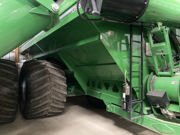 2018 Brent 1396 Grain Cart