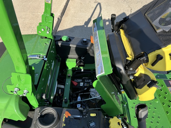2025 John Deere Z997R Mower/Zero Turn