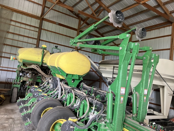 2018 John Deere 1775NT Planter
