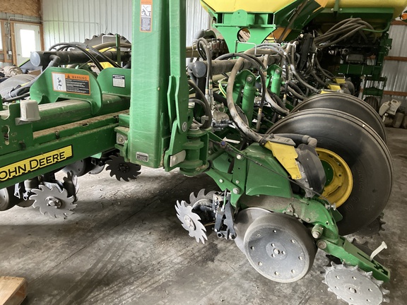 2018 John Deere 1775NT Planter