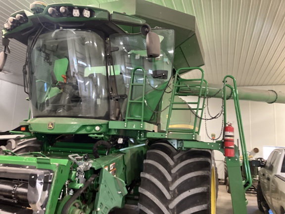 2023 John Deere S780 Combine